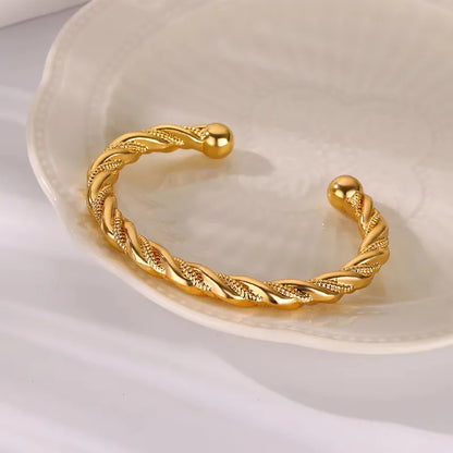 ✨Trendy Twisted Wire Open Bracelet ✨
