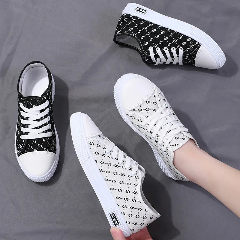 👟 Black Or White Trainers 👟