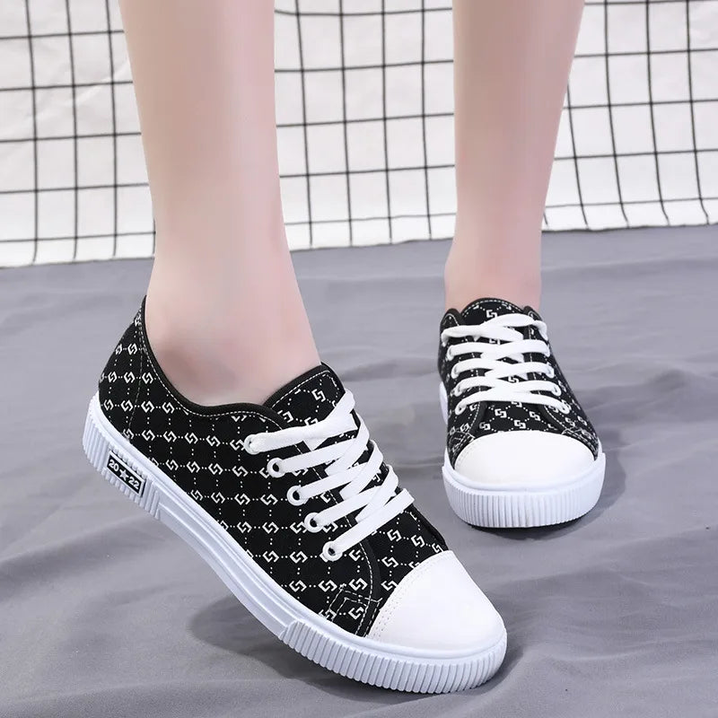 👟 Black Or White Trainers 👟