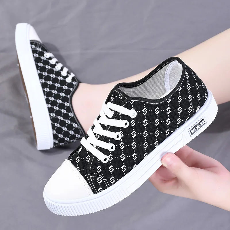 👟 Black Or White Trainers 👟