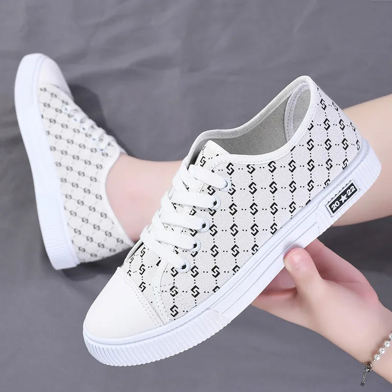 👟 Black Or White Trainers 👟