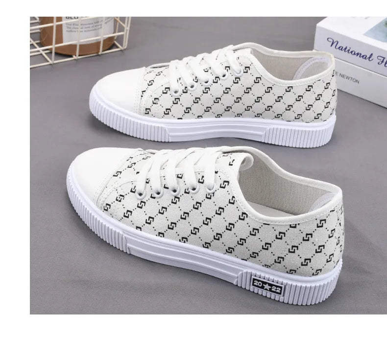 👟 Black Or White Trainers 👟