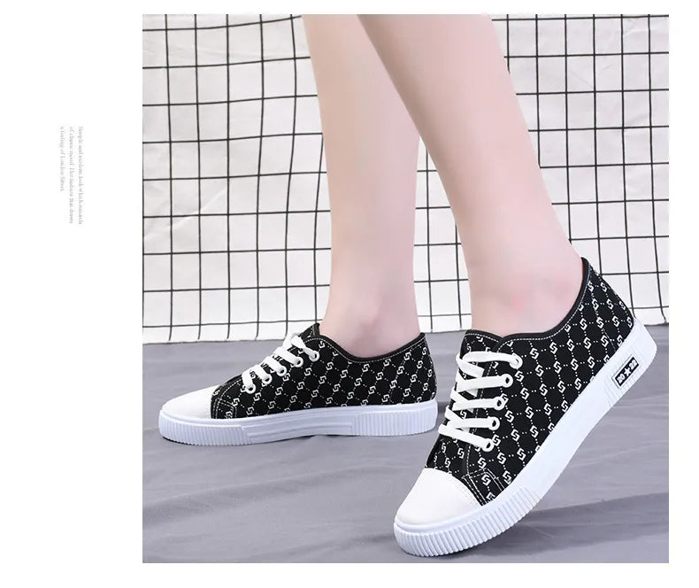 👟 Black Or White Trainers 👟