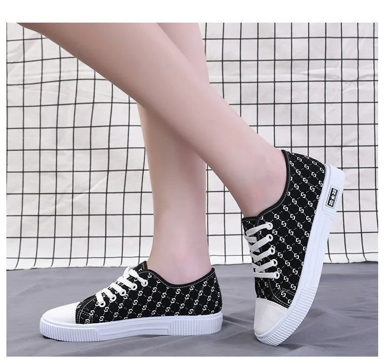 👟 Black Or White Trainers 👟