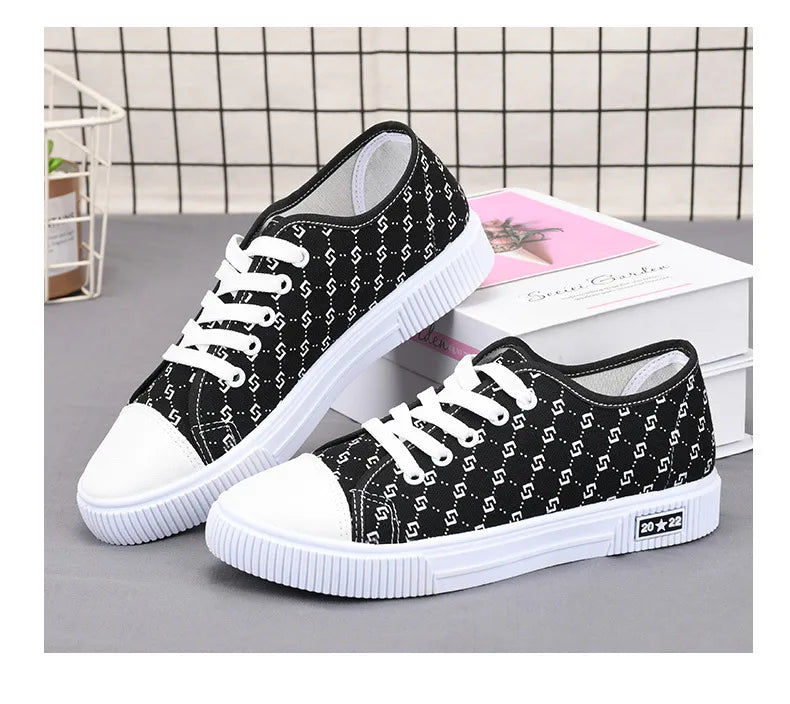 👟 Black Or White Trainers 👟