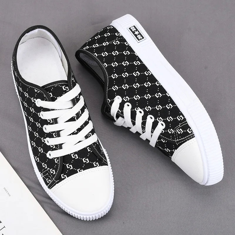 👟 Black Or White Trainers 👟